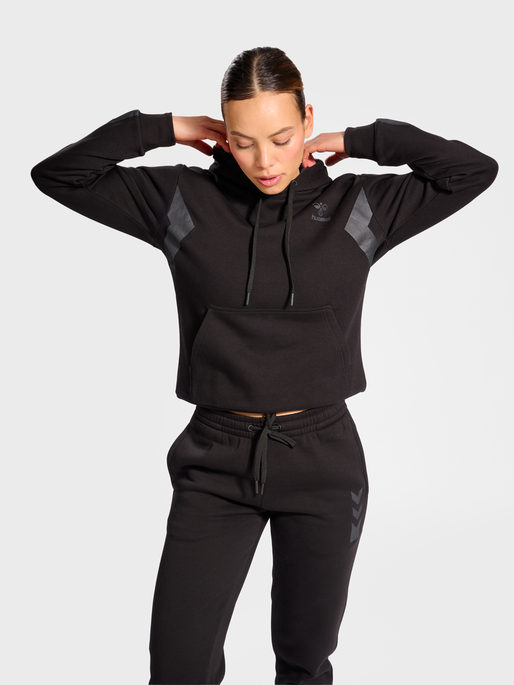 hmlACTIVE CO HOODIE WOMAN, 2001, model
