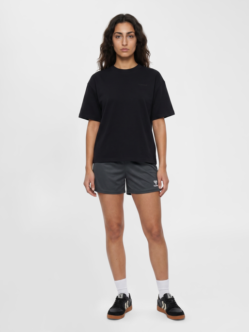 hmlAUTHENTIC PL SHORTS WOMAN, ASPHALT, model