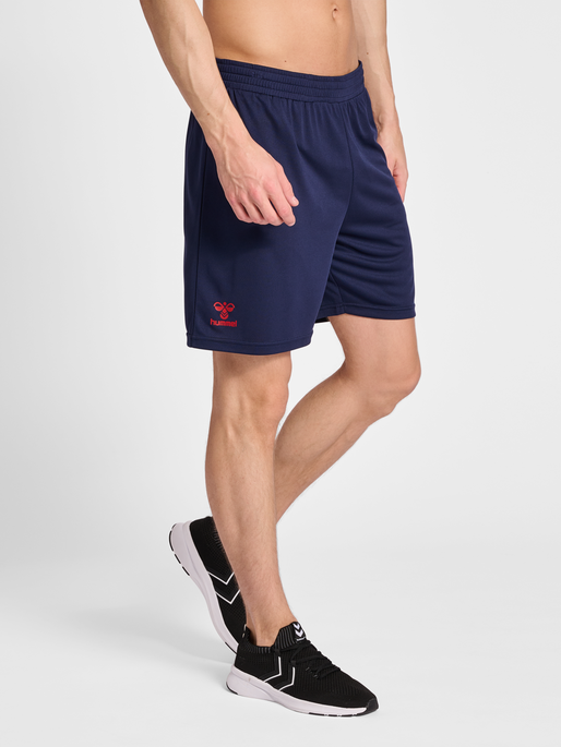 hmlQ4 POLY SHORT, 7026, model
