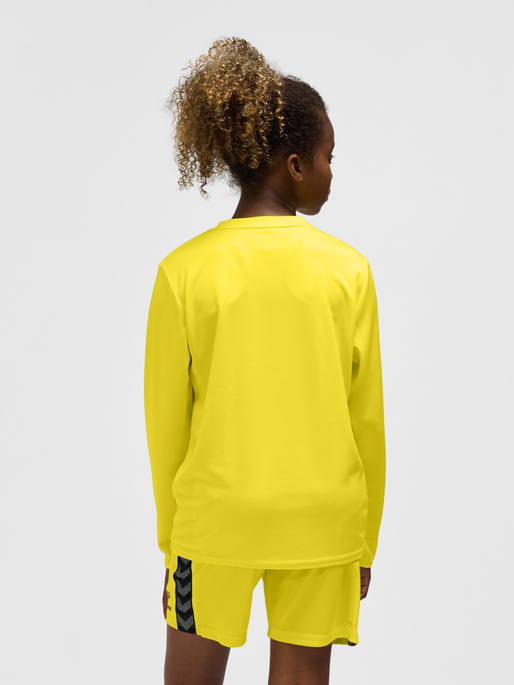 hmlESSENTIAL SWEATSHIRT KIDS, BLAZING YELLOW, model