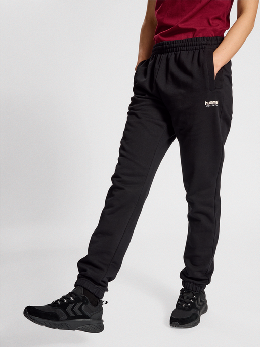 hmlLGC NATE SWEATPANTS, BLACK, model