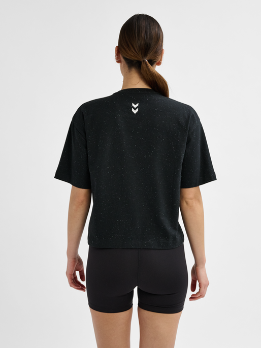hmlMT ULTRA BOXY SHORT T-SHIRT, BLACK/MULTI COLOUR MELANGE, model