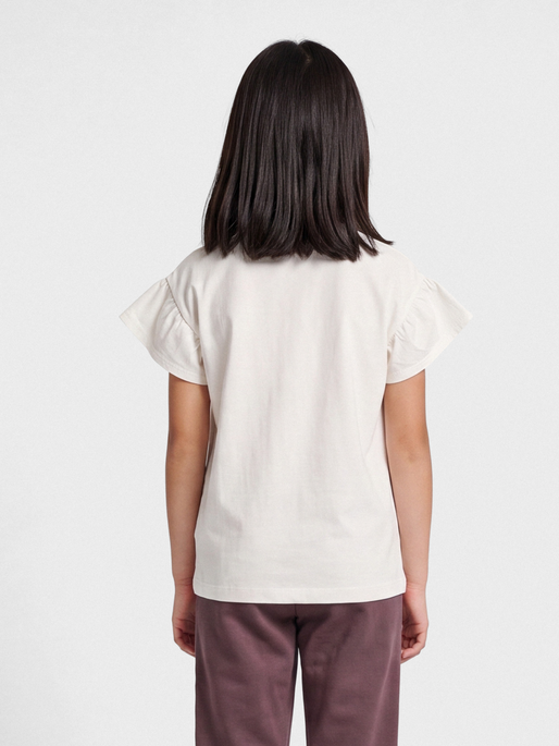 hmlKASANDRA T-SHIRT S/S, MARSHMALLOW, model