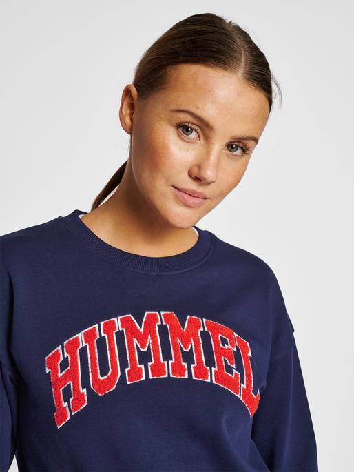 hmlIC BILLIE SWEATSHIRT, 7666, model