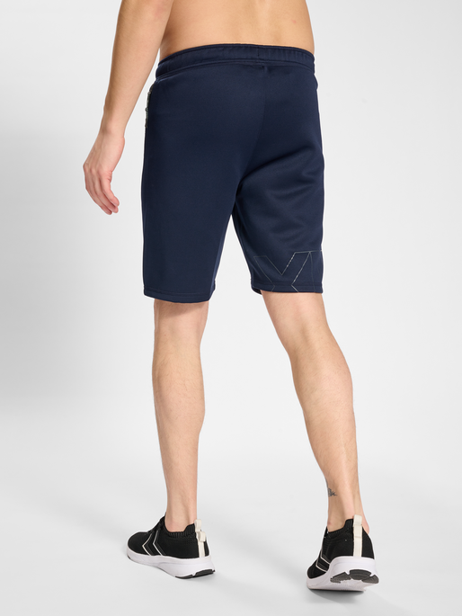 hmlCIMA XK SHORTS, MARINE, model