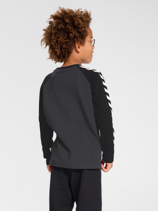 hmlBOYS T-SHIRT L/S, ASPHALT, model