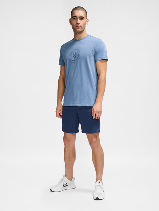 hmlTE TOPAZ SHORTS, INSIGNIA BLUE, model