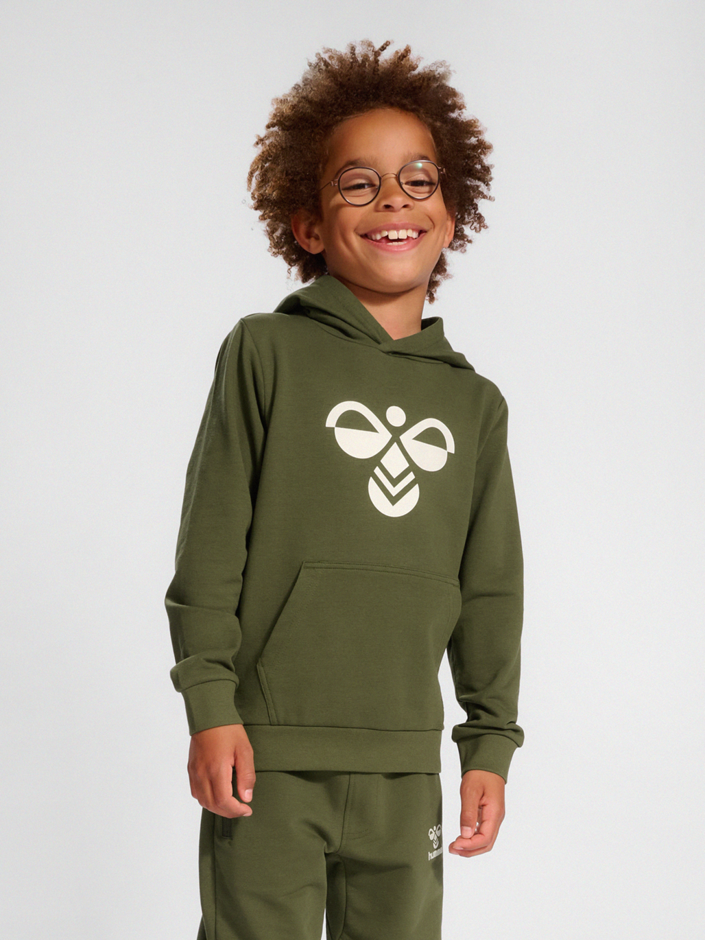hmlCUATRO HOODIE, OLIVE NIGHT, model