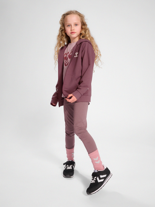 hmlTRECE ZIP HOODIE, ROSE BROWN, model