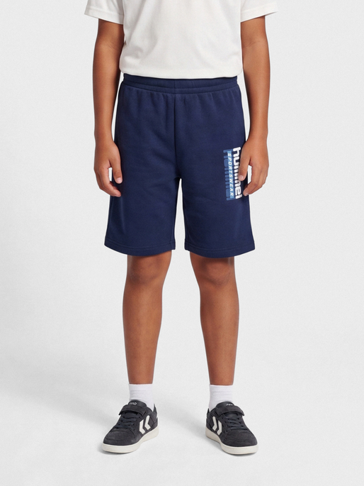 hmlTUKAS SHORTS, BLACK IRIS/BLACK IRIS, model