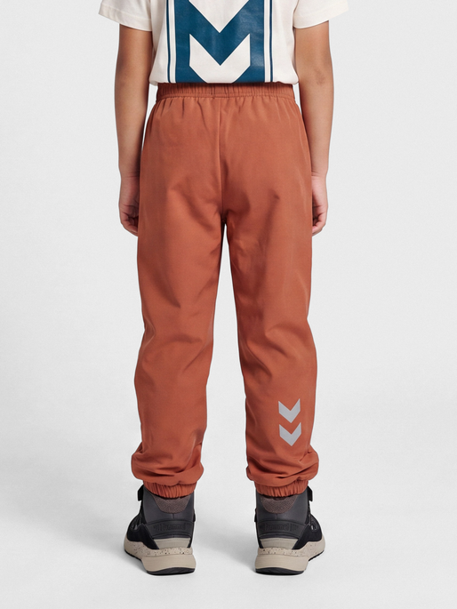 hmlJUPITOR SOFTSHELL PANTS, COPPER BROWN, model