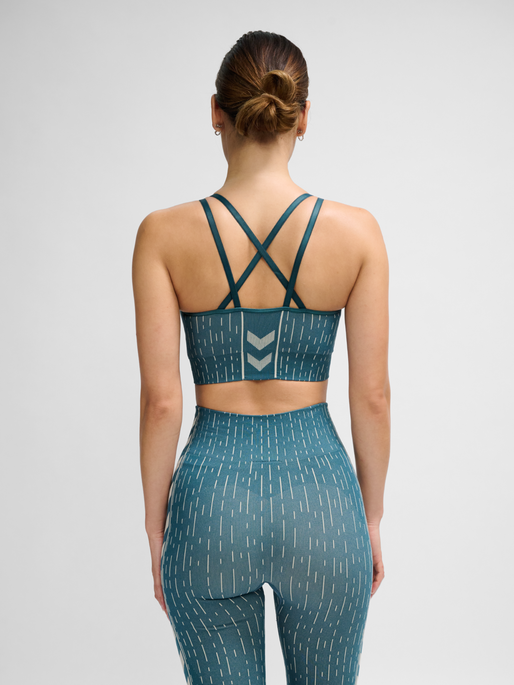 hmlMT DROPS SEAMLESS SPORTS BRA, STARGAZER/SILVER LINING, model