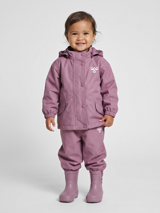 hmlREVA RAINSUIT MINI, DUSKY ORCHID, model