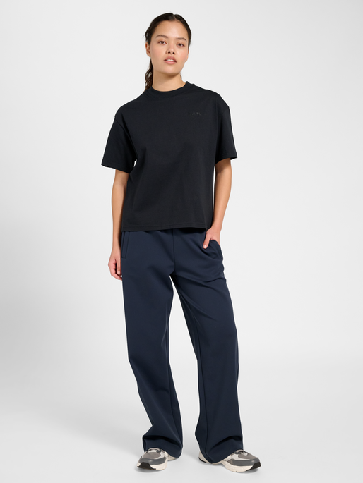 hmlKEEPER LOGO W T-SHIRT S/S, BLACK, model