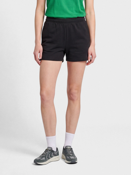 hmlRED BASIC SWEAT SHORTS WOMAN, BLACK, model
