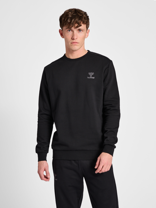 hmlOFFGRID SWEATSHIRT, JET BLACK, model