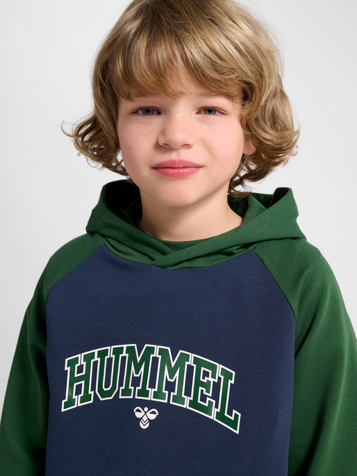 hmlESSEN HOODIE, DRESS BLUES, model