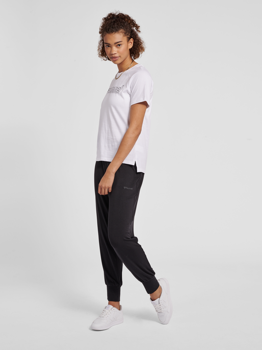 hmlNONI 2.0 T-SHIRT, WHITE, model