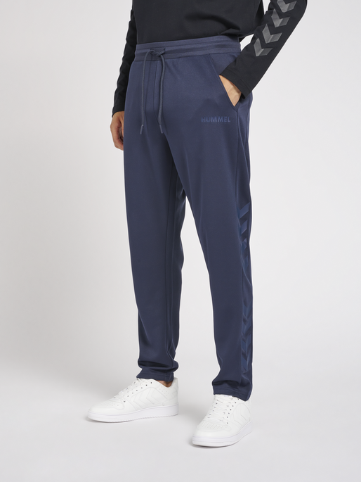 hmlLEGACY POLY TAPERED PANTS, BLUE NIGHTS, model