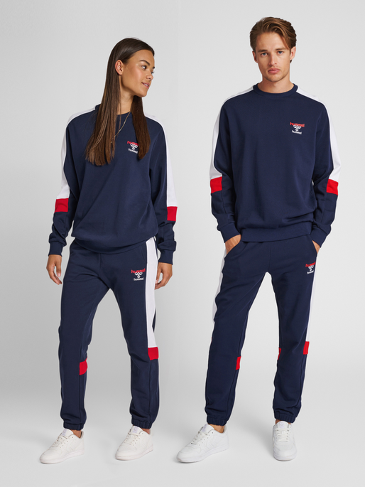 hmlIC CLAUDE SWEATSHIRT, 7666, model