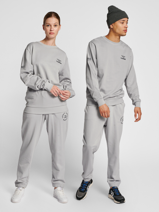 hmlLGC LOYALTY SWEATSHIRT, 2399, model