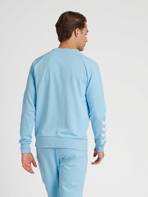 hmlISAM 2.0 SWEATSHIRT, PLACID BLUE, model