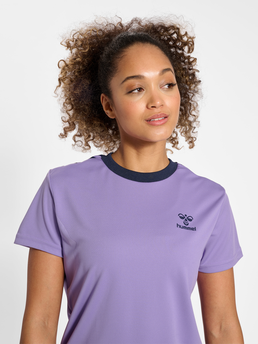 hmlSTALTIC POLY JERSEY S/S WOMAN, PAISLEY PURPLE, model