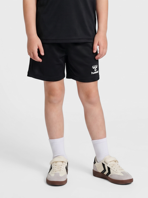 hmlESSENTIAL SHORTS KIDS, BLACK, model