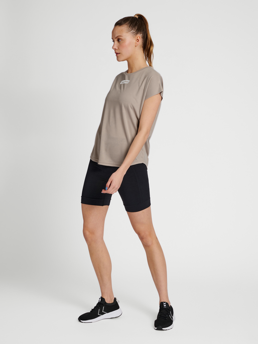 hmlTE TOLA LOOSE T-SHIRT, CHATEAU GRAY, model