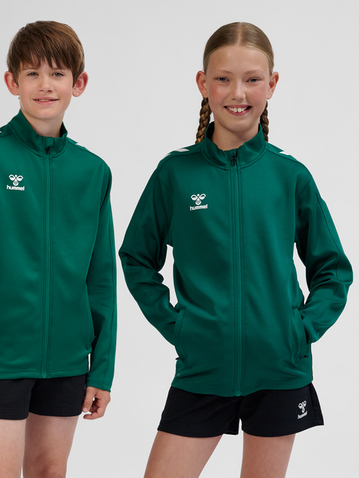 hmlCORE XK POLY ZIP SWEAT KIDS, EVERGREEN, model