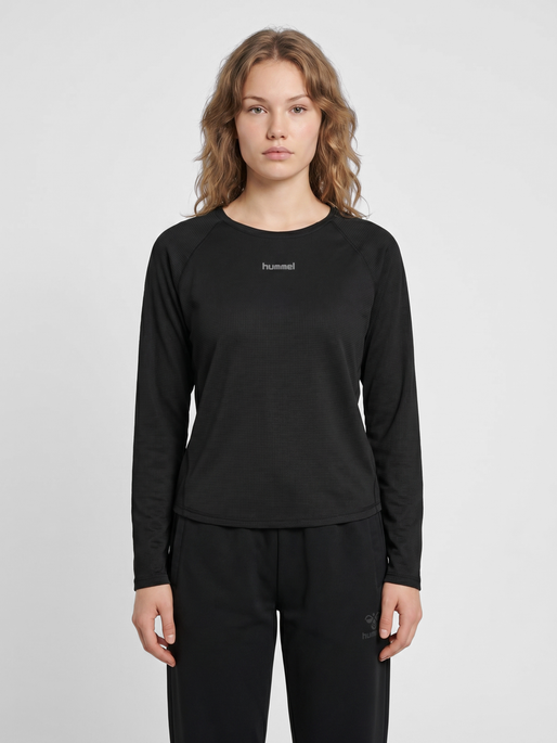 hmlMOMENTUM W T-SHIRT L/S, BLACK, model