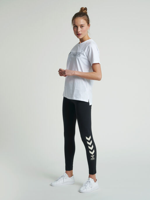 hmlZENIA T-SHIRT S/S, WHITE, model