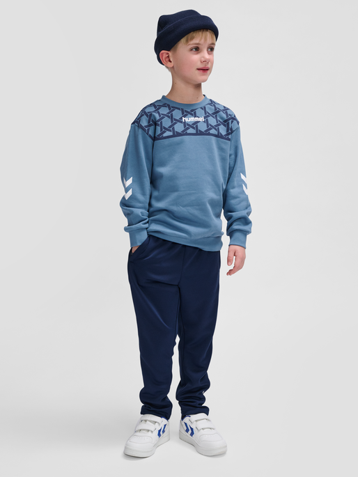hmlPS SWEATSHIRT, CAPTAIN'S BLUE, model