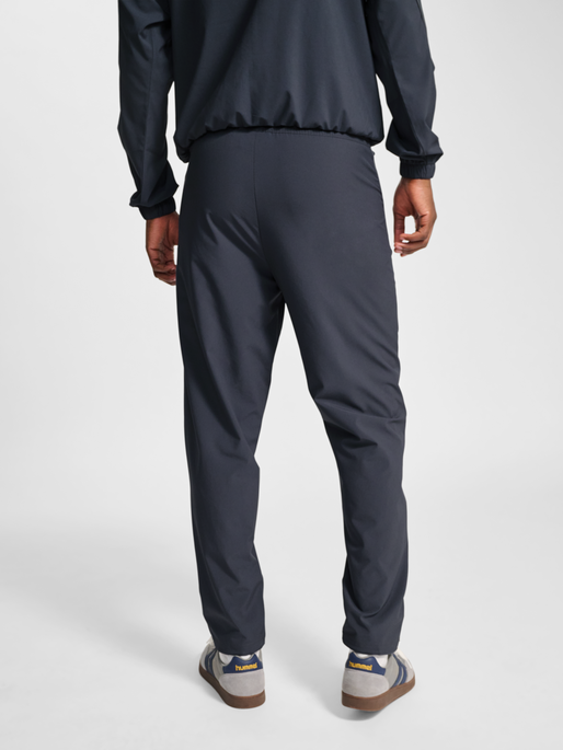 hmlPULSE WOVEN PANTS, EBONY hmlPULSE WOVEN PANTS, EBONY, model