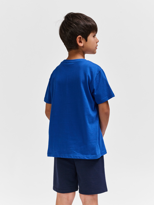 hmlTRES T-SHIRT S/S, BLUE LOLITE, model