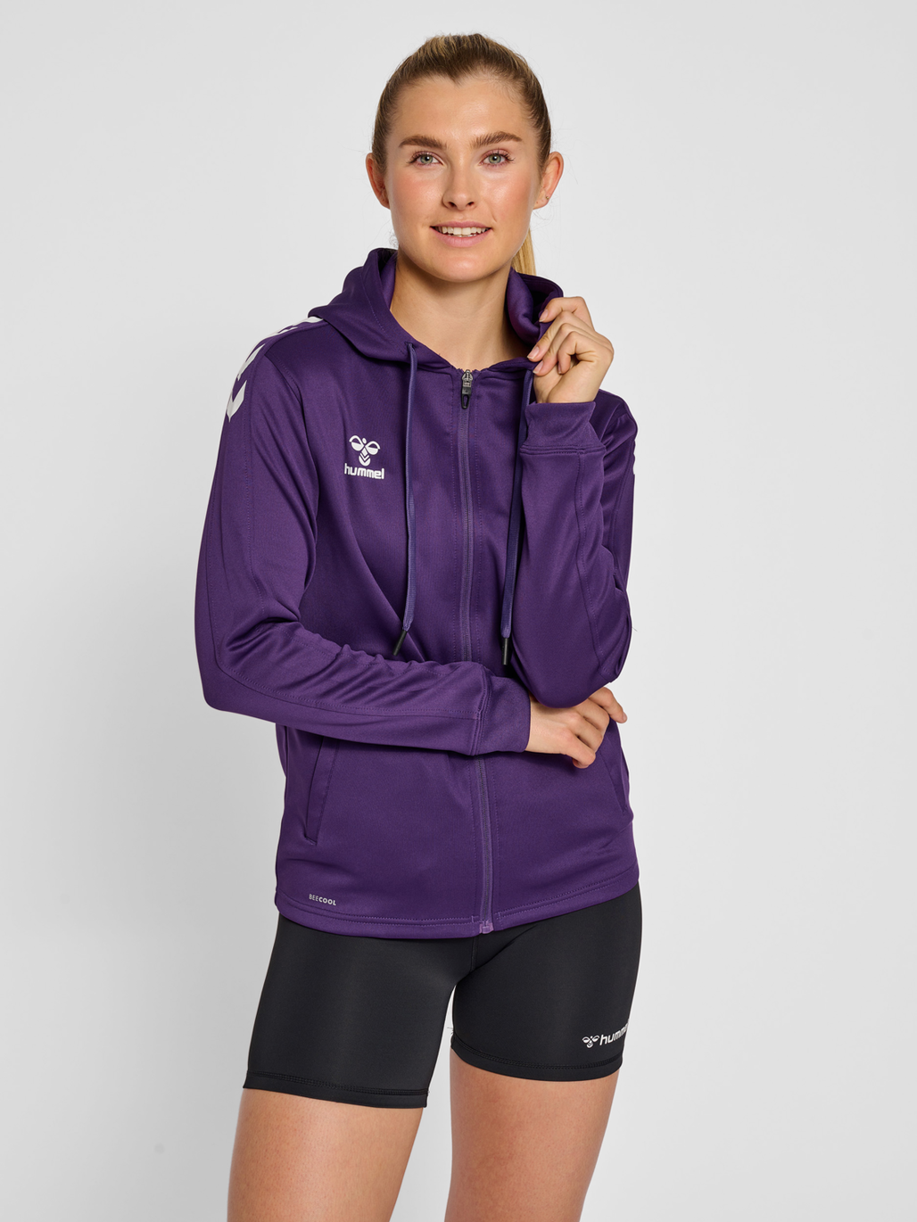 hmlCORE XK POLY ZIP HOOD SWEAT WOMA, ACAI/WHITE, model
