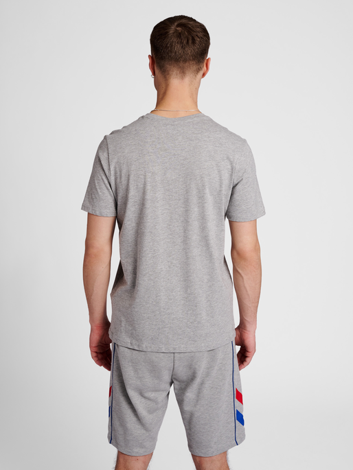 hmlIC MARTY T-SHIRT, GREY MELANGE, model