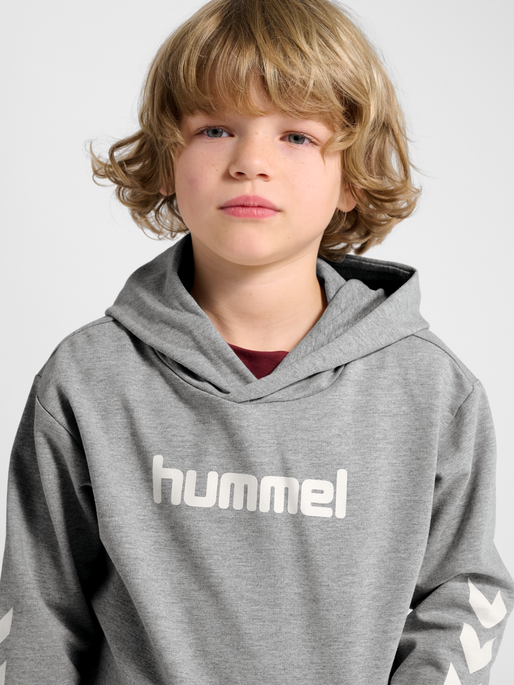 hmlJR LOGO HOODIE, GREY MELANGE, model