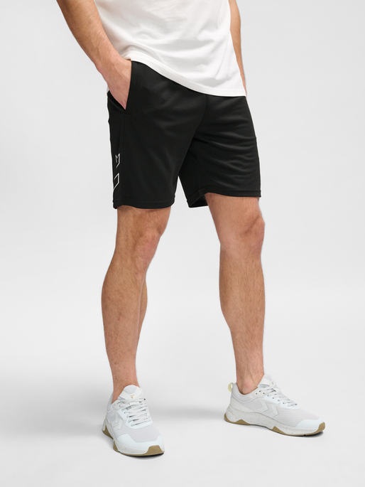 hmlTE FLEX MESH SHORTS, BLACK, model