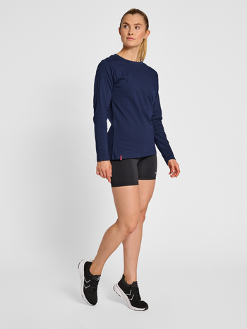 hmlRED HEAVY T-SHIRT L/S WOMAN, MARINE, model