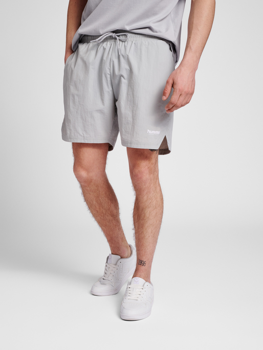 hmlLGC TRAVIS WOVEN SHORTS, 2399, model