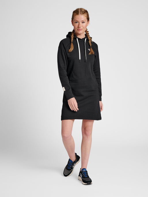 hmlGG12 SWEAT DRESS WOMAN, 2001, model