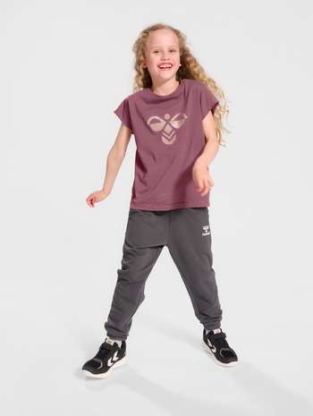 hmlDIEZ T-SHIRT S/S, ROSE BROWN, model