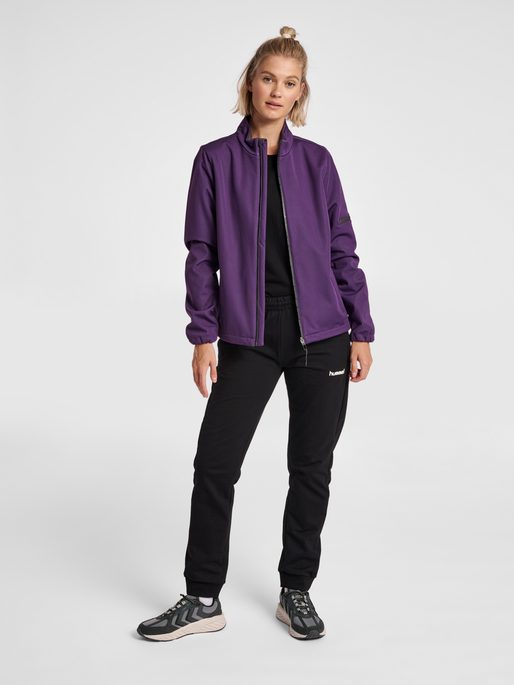 hmlNORTH SOFTSHELL JACKET WOMAN, CROWN JEWEL, model