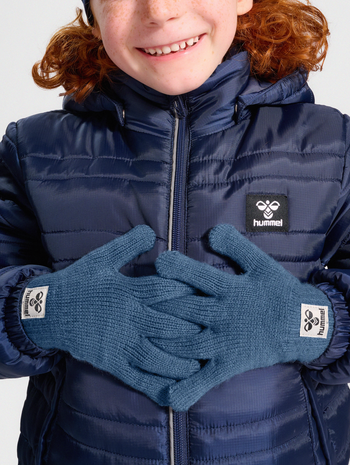 hmlKVINT GLOVE, BERING SEA, model