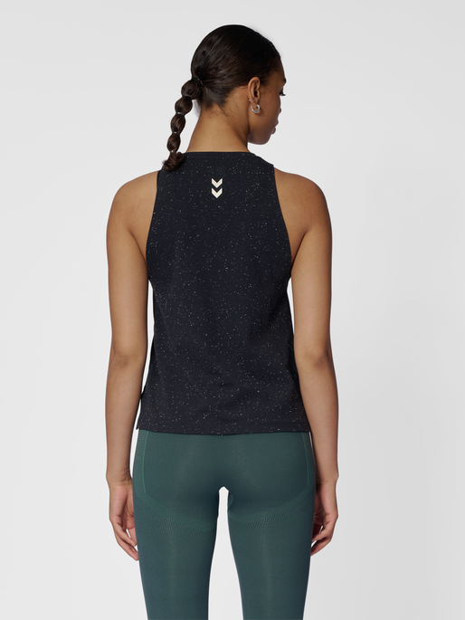 hmlMT ULTRA TOP, BLACK MELANGE, model
