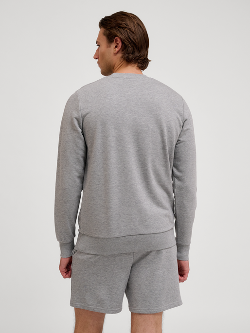 hmlPULSE SWEAT CREWNECK, GREY MELANGE, model