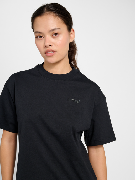 hmlKEEPER LOGO W T-SHIRT S/S, BLACK, model