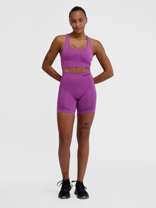 hmlMT SHAPING SEAMLESS SPORTS TOP, CATTLEYA ORCHID, model
