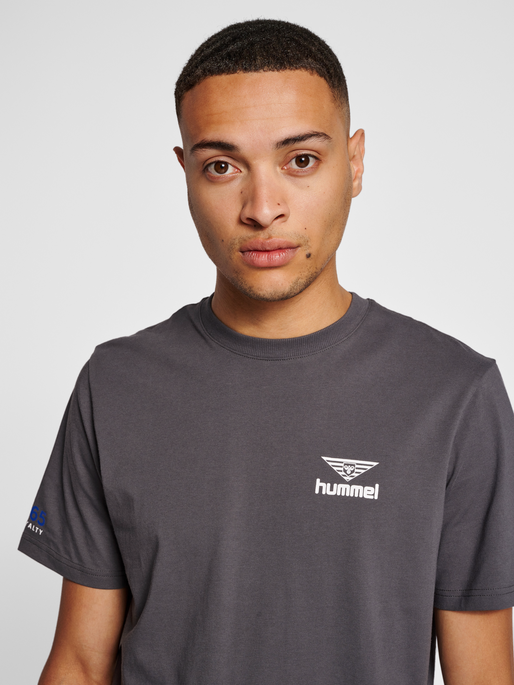 hmlLGC 365 T-SHIRT, BLACKENED PEARL, model